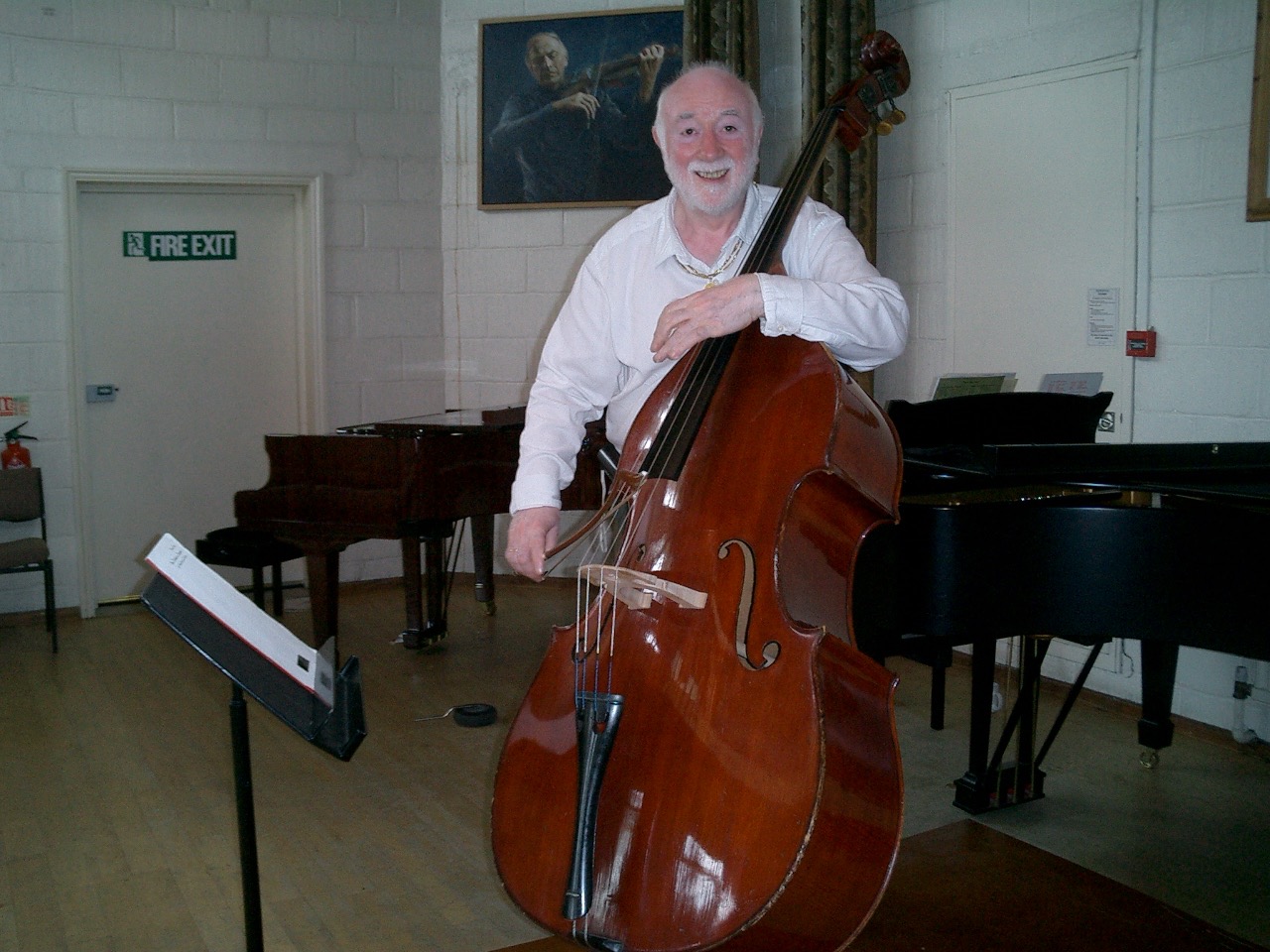 Fran&ccedil;ois at the Menuhin School, under his portrait